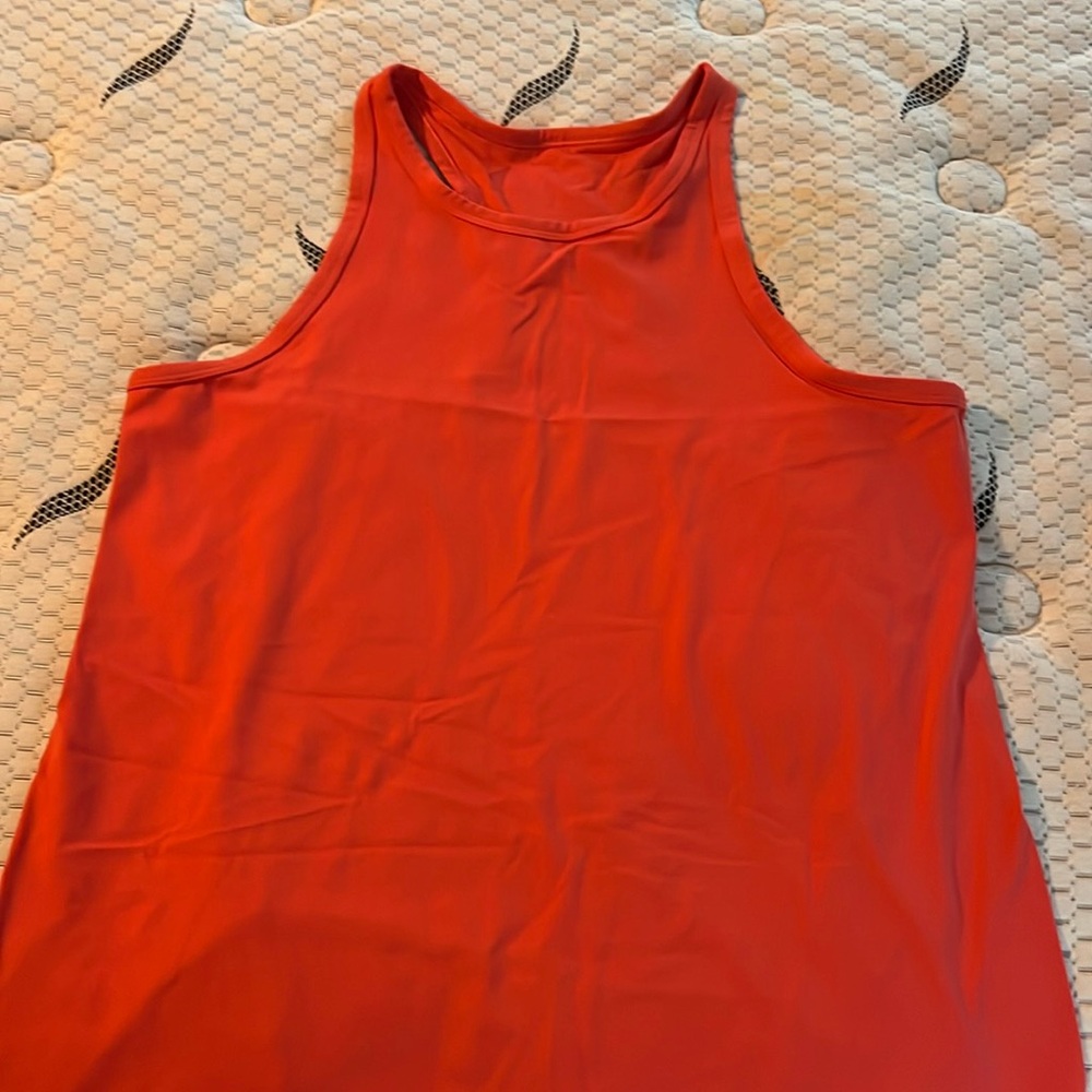Align tank size 18 lighting, makes this look red, actually more of a coral color